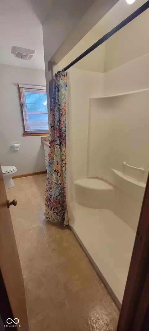 Bath - 218 Brookside Ln, Plainfield, IN 46168 photo 2 of 2