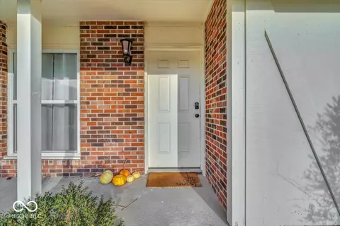 637 Holiday Dr, Fortville, IN 46040