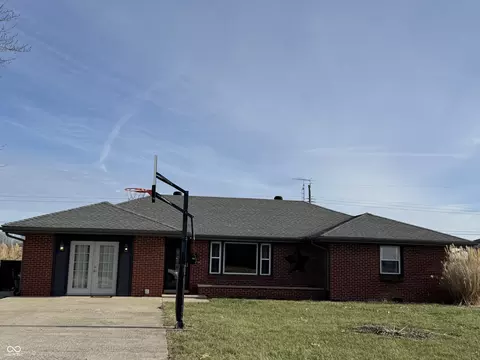 811 S Poplar St, Brownstown, IN 47220