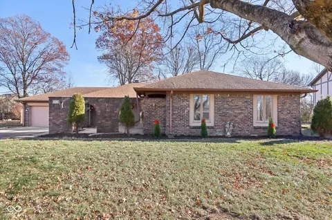 6609 St James Dr, Indianapolis, IN 46217