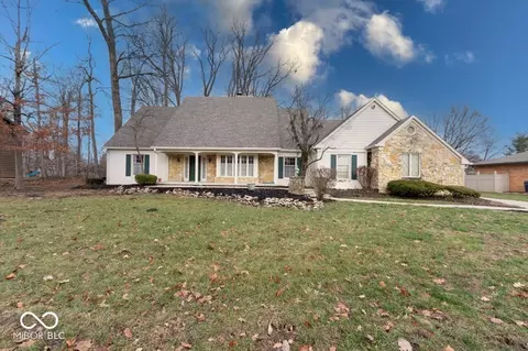 910 Sleepy Hollow Pl, Greenwood, IN 46142