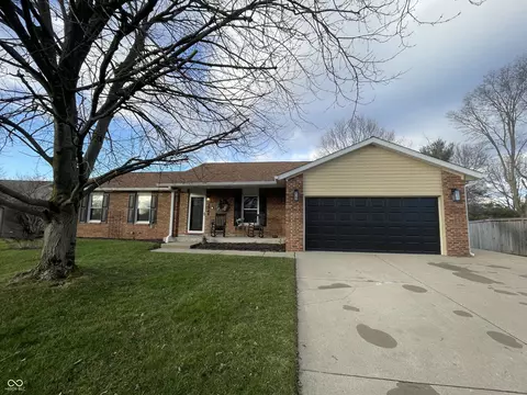 2944 Silver Fox Dr, Columbus, IN 47203