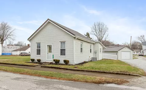 9 S East St, Carthage, IN 46115