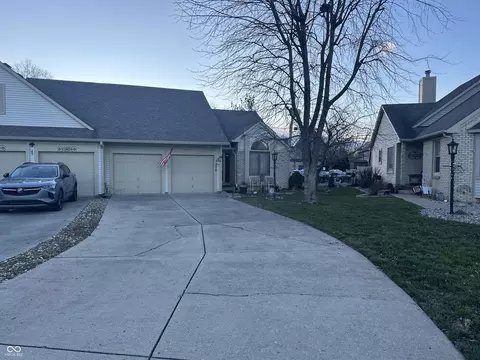 276 Carriage Ct, Franklin, IN 46131