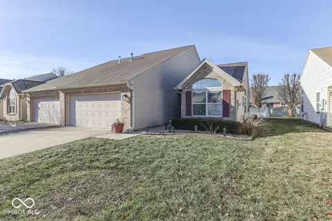 2814 Cadogan Dr, Greenwood, IN 46143