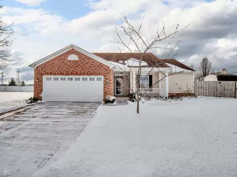 2022 Calvert Cir, Greenwood, IN 46143