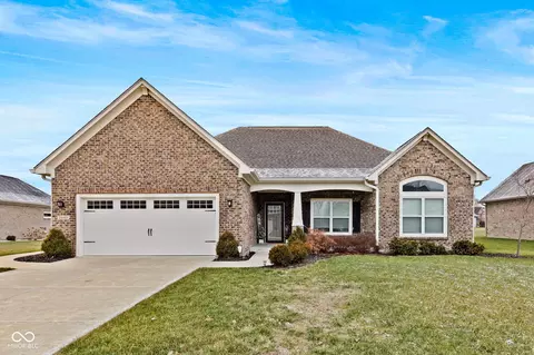 1040 Forest Glen Dr, Greenfield, IN 46140