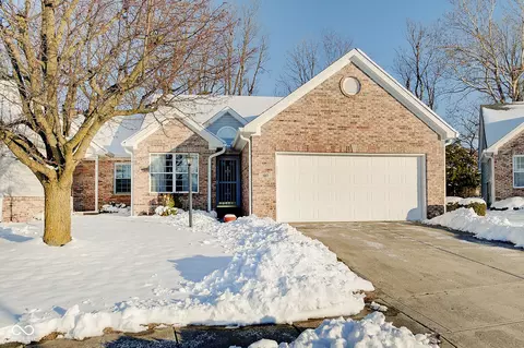 1017 Village Cir, Greenwood, IN 46143