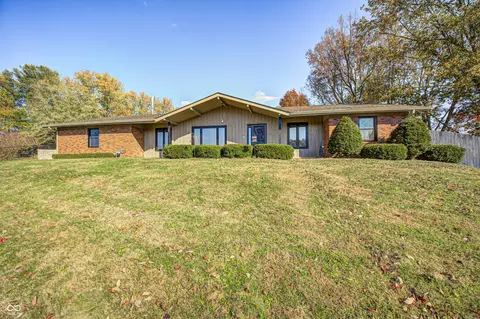 89 Hillview Dr, Martinsville, IN 46151