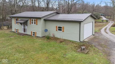 411 E Booe Rd, Austin, IN 47102