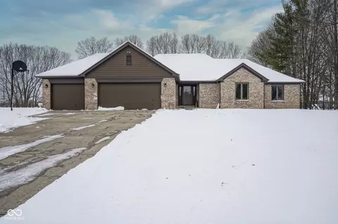 5520 Rockway Dr, New Palestine, IN 46163
