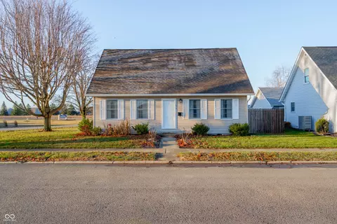 614 S Main St, Fortville, IN 46040