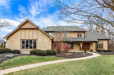 105 S Maxwell Ct, Zionsville, IN 46077