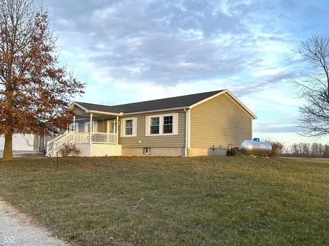 8109 S County Road 100 E, Clay City, IN 47841