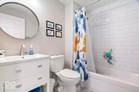Bath - 7802 Hardwick Pl, Fishers, IN 46038 photo 3 of 4