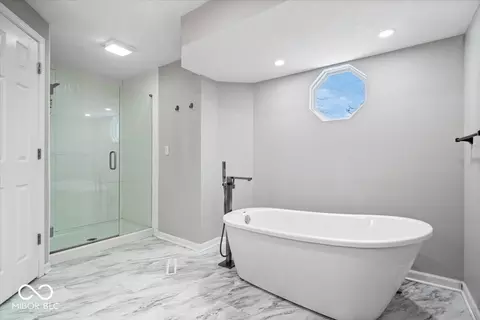 Bath - 7802 Hardwick Pl, Fishers, IN 46038 photo 2 of 4