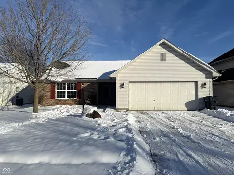 837 Trotter Ct, Greenwood, IN 46143