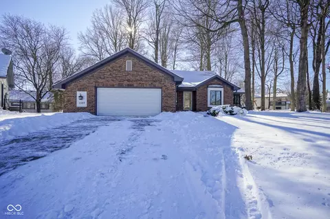 1307 Secretariat Ln, Indianapolis, IN 46217