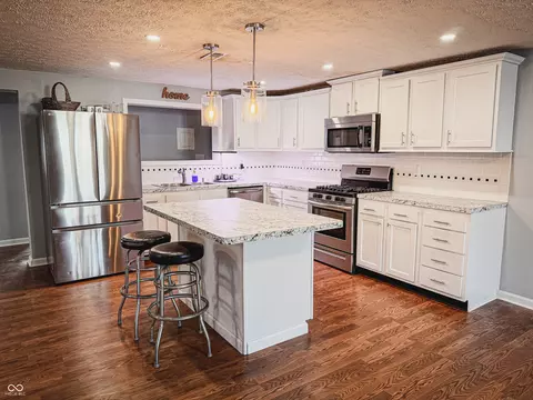 325 Elm St, Hope, IN 47246