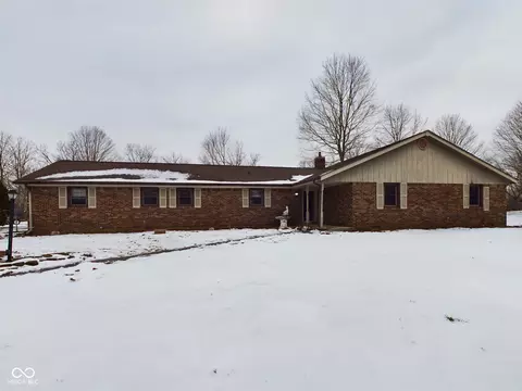 17 Riverview Dr, Anderson, IN 46012