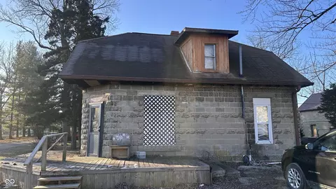 200 S Calhoun St, Buffalo, IN 47925 photo 2
