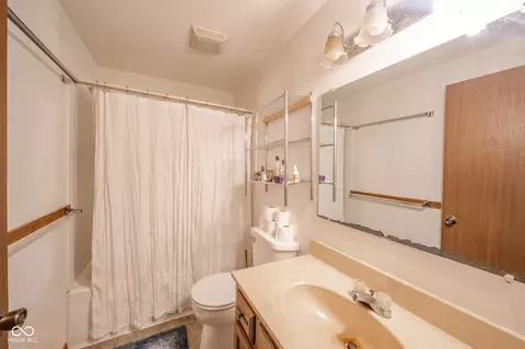 Bath - 127 Bess Blvd, Pendleton, IN 46064 photo 1 of 2