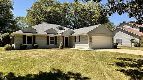 690 Oakbrook Dr, Columbus, IN 47201