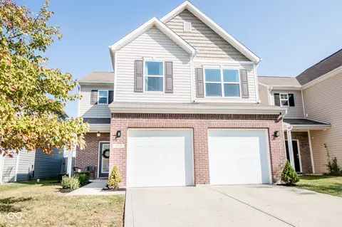 2328 Shadow Bend Dr, Columbus, IN 47201