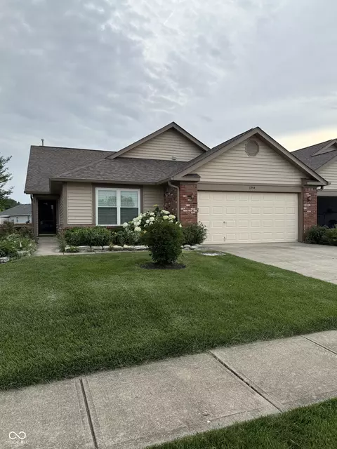 1294 Lexington Trl, Greenfield, IN 46140