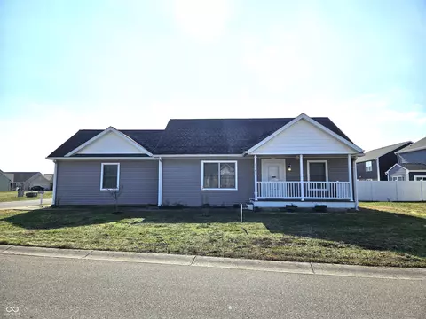2103 Twelve Oaks Dr, Shelbyville, IN 46176