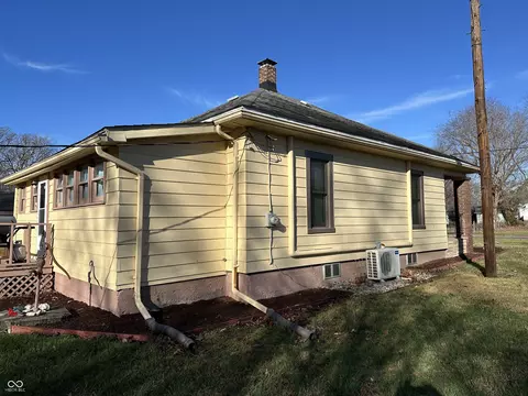 253 E Wood Ave, Universal, IN 47884 photo 2