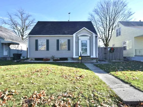 2204 S Pershing Dr, Muncie, IN 47302