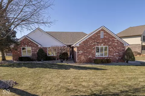 5211 Summerfield Xing, Greenwood, IN 46143