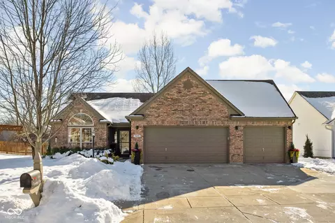 9691 Overcrest Dr, Fishers, IN 46037