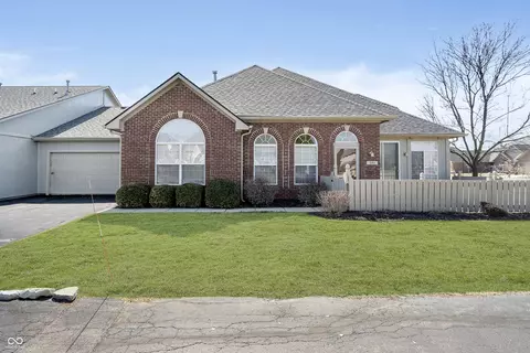 2811 Grandview Ln, Greenwood, IN 46143
