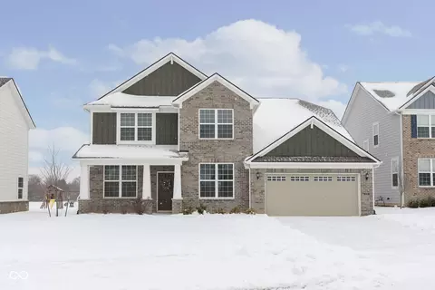 6752 Oakcrest Dr, Mccordsville, IN 46055