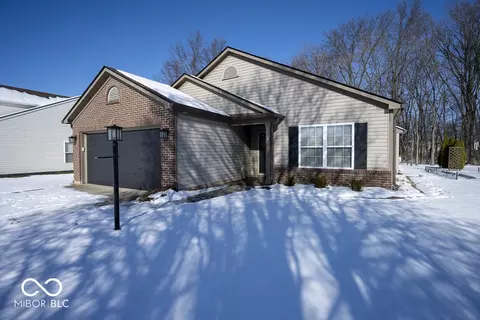14168 Chapelwood Ln, Fishers, IN 46037