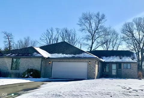 8309 W Ashford Ln, Muncie, IN 47304
