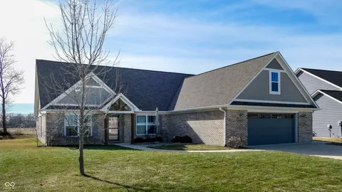 4667 W Meadows Ln, New Palestine, IN 46163