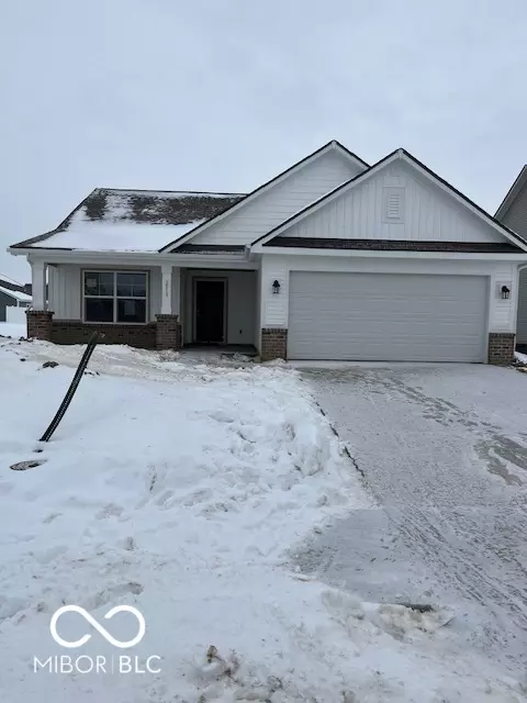 2819 Dove Trail Dr, Greenfield, IN 46140