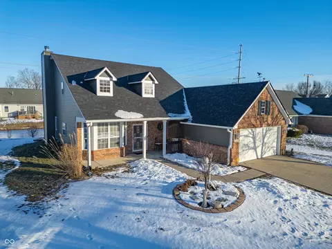 1013 St Charles Pl, Greenwood, IN 46143