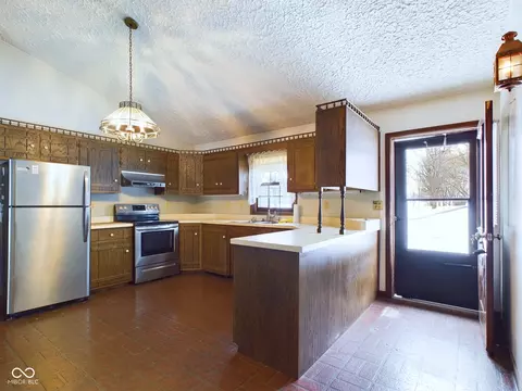 Kitchen - 2584 W Mercer Ln, Pendleton, IN 46064 photo 1 of 2