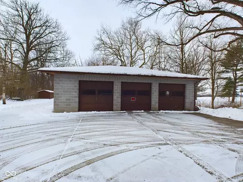 Exterior - 2584 W Mercer Ln, Pendleton, IN 46064 photo 5 of 12