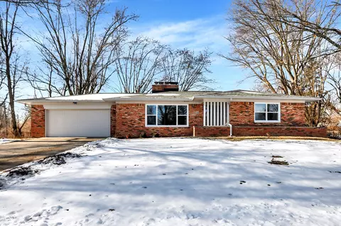 8408 Valley Estates Dr, Indianapolis, IN 46227