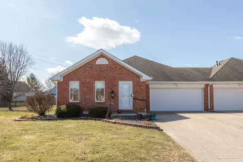 306 Vinewood Dr N, Brownsburg, IN 46112