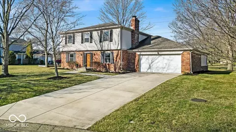 9012 Colgate St, Indianapolis, IN 46268 photo 2