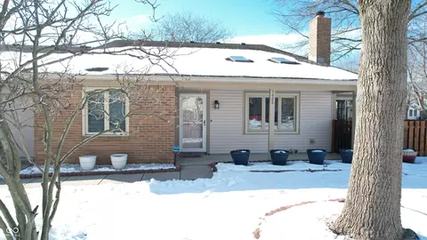 7468 Prairie Lake Dr, Indianapolis, IN 46256