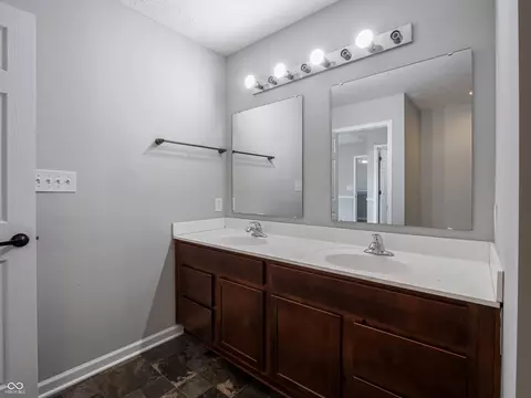 Bath - 5619 Beale St, Plainfield, IN 46168 photo 5 of 7