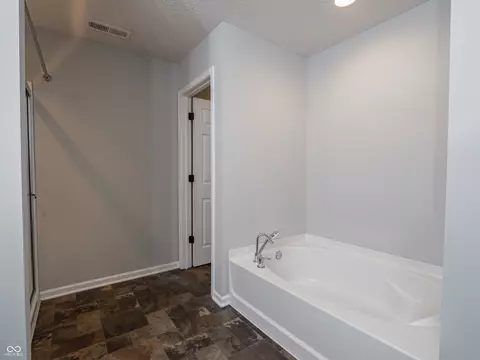 Bath - 5619 Beale St, Plainfield, IN 46168 photo 4 of 7