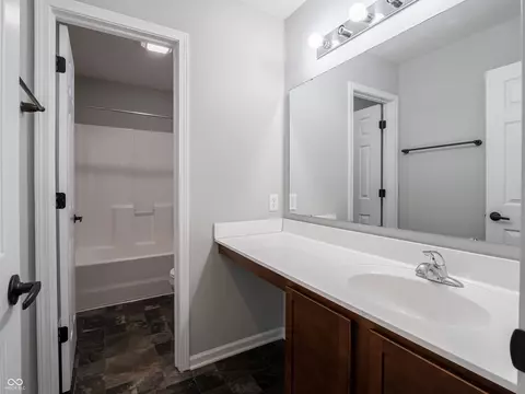 Bath - 5619 Beale St, Plainfield, IN 46168 photo 6 of 7